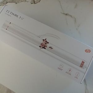 T3 Twirl 1 1/4" curling iron